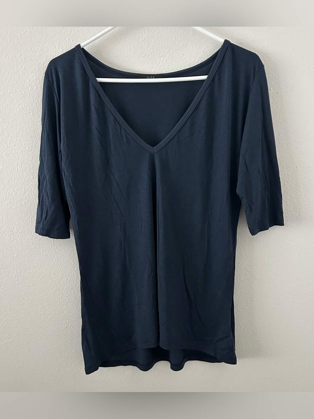 FITE Luxury Navy V-Neck Tee Womens M Layering Basic Cashmere Modal Blend Quiet